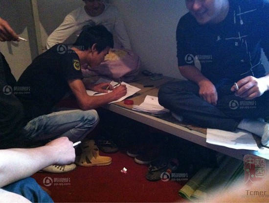 ��������